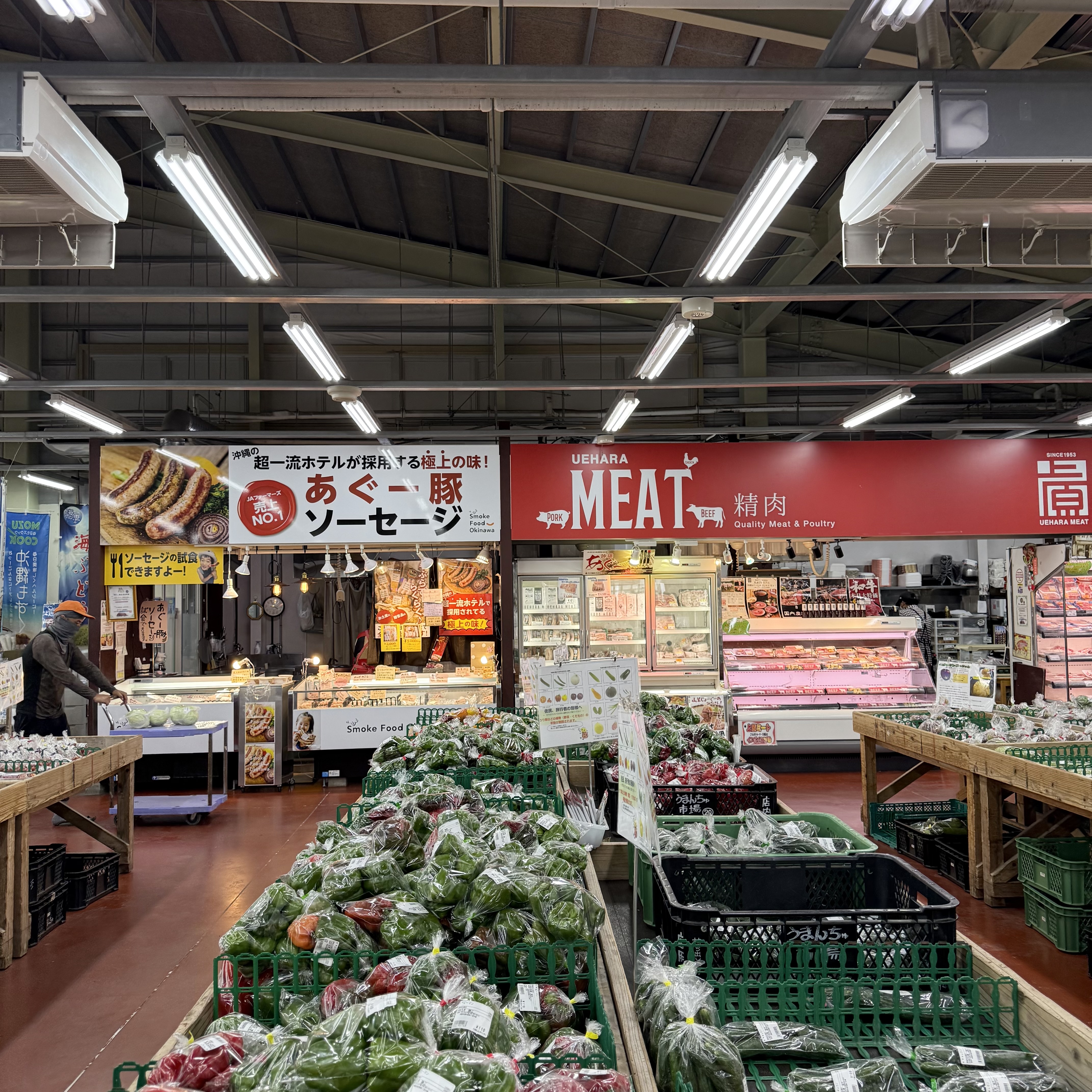 うまんちゅ市場の風景
