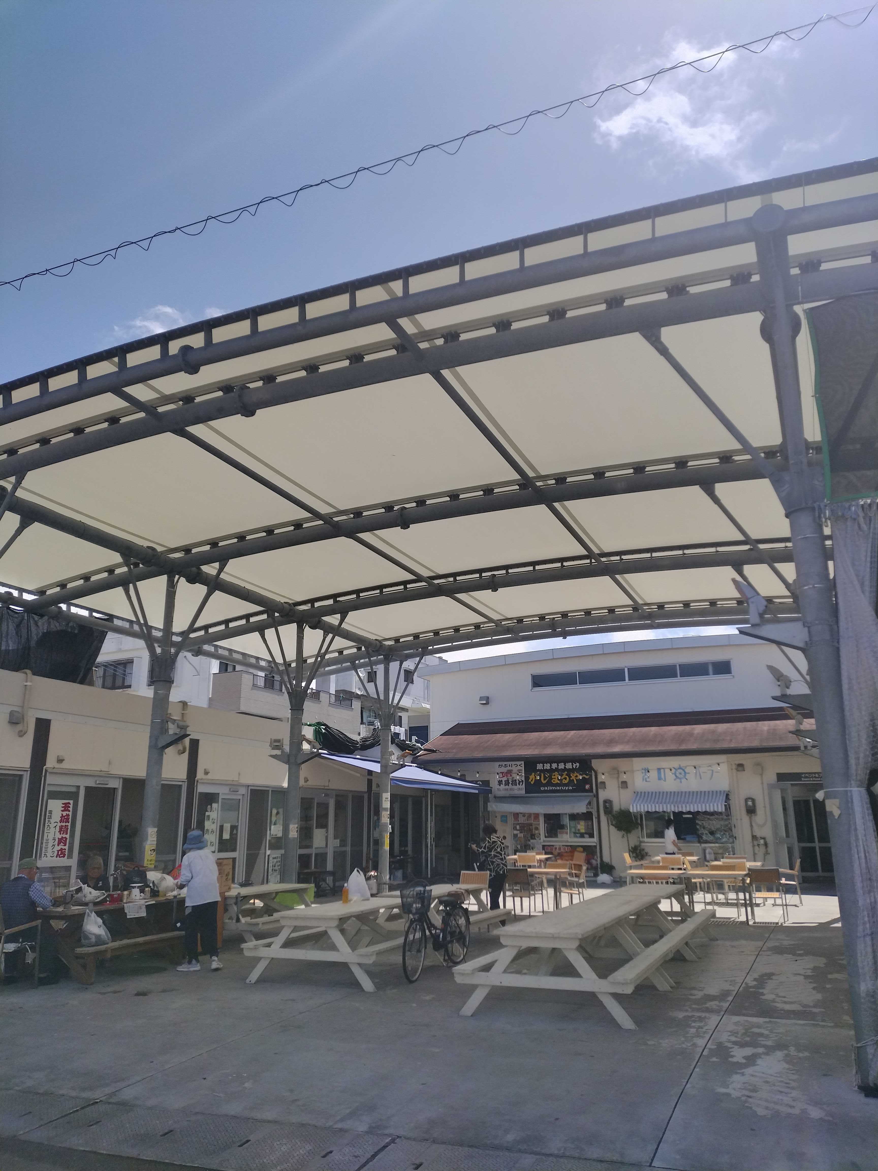糸満市場 いとま～るの風景
