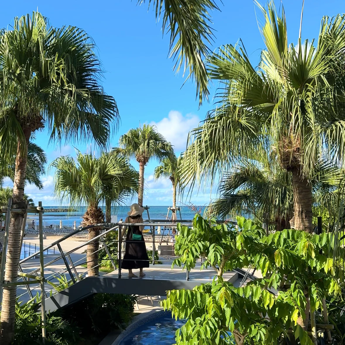 琉球ホテル&リゾート名城ビーチ内　プールサイド、ビーチサイドの風景