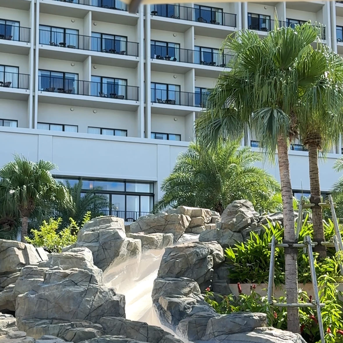 琉球ホテル&リゾート名城ビーチ内　プールの風景