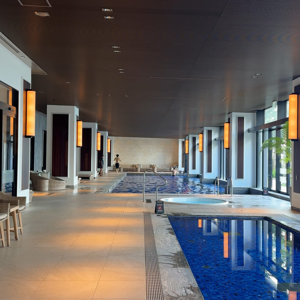 琉球ホテル&リゾート名城ビーチ内　プールの風景