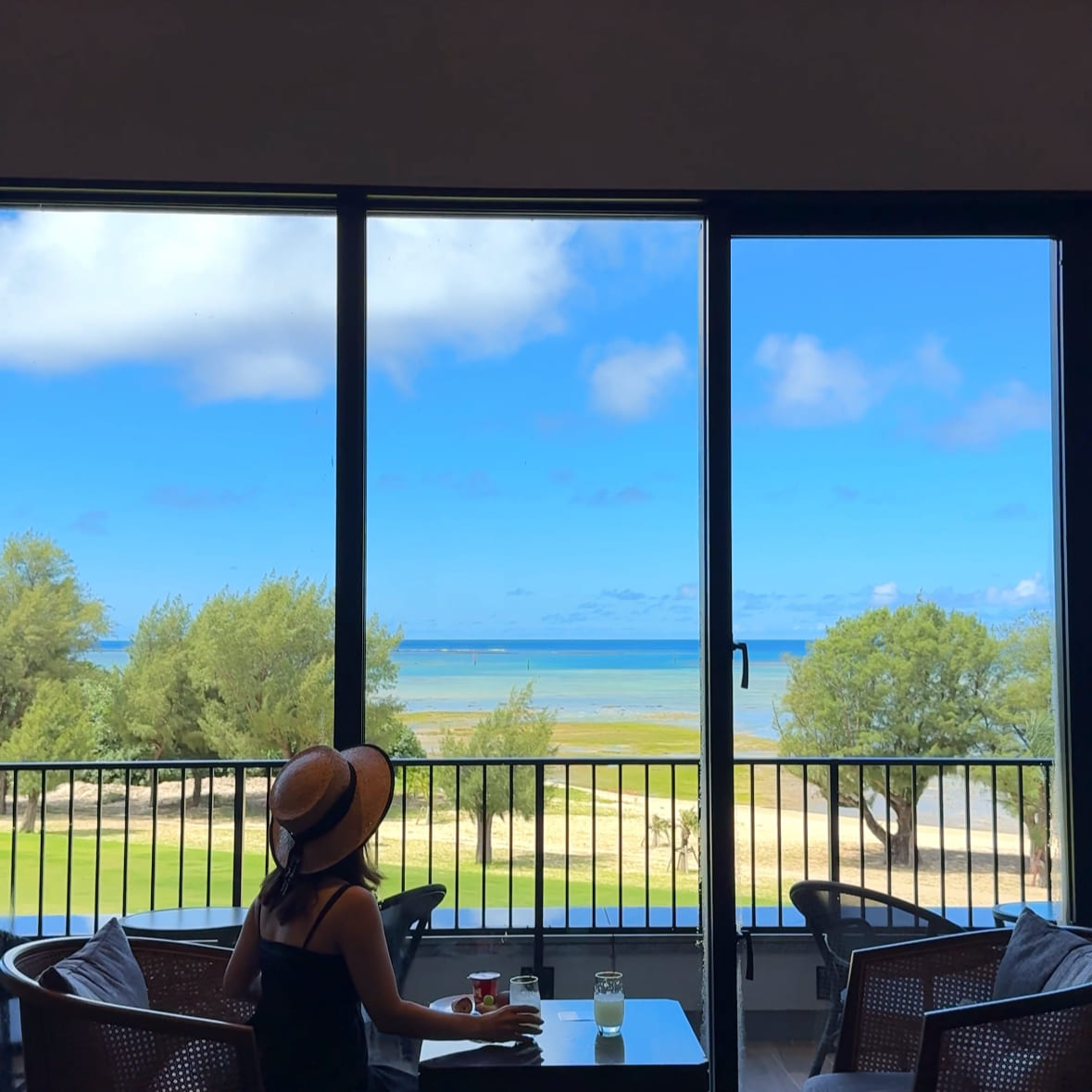 琉球ホテル&リゾート名城ビーチ内　プレミアクラブラウンジの風景